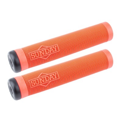 Par de punhos de bicicleta laranja com extremidades pretas e palavra SUNDAY