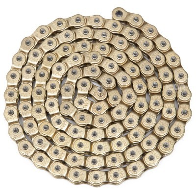 Corrente metálica dourada enrolada em espiral