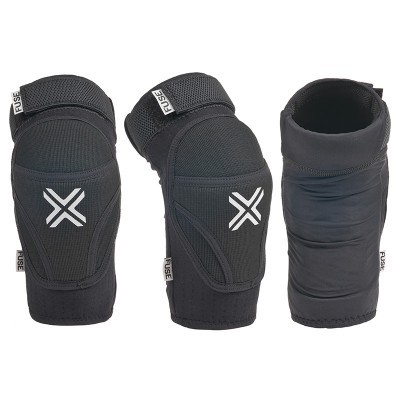 Conjunto de proteções pretas para joelhos e cotovelos com logótipo branco e etiqueta FUSE