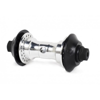 Cubo de bicicleta metálico prateado com extremidades pretas sobre fundo branco