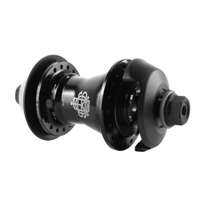 Cubo de bicicleta preto com orifícios para raios e logotipo branco