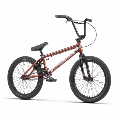 Bicicleta BMX vermelha e preta com texto WE THE PEOPLE no quadro