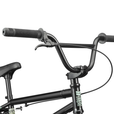 Guiador e quadro de bicicleta BMX preto com punhos de borracha, travão e decalque verde claro