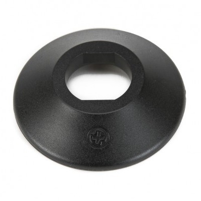 Disco plástico preto com orifício hexagonal no centro