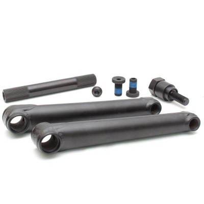 Conjunto de peças metálicas pretas para bicicleta sobre fundo branco