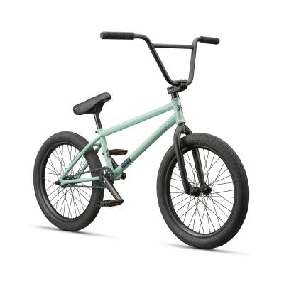 Bicicleta BMX verde água e preta em fundo branco