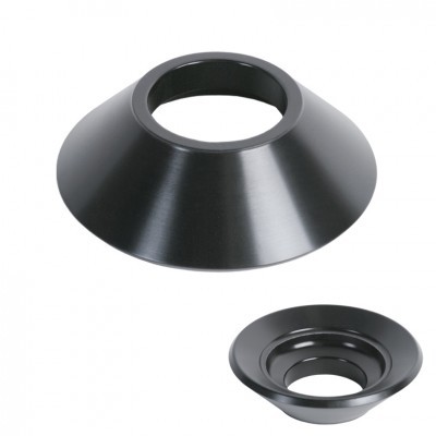 Peças metálicas pretas cónicas com buraco central em fundo branco