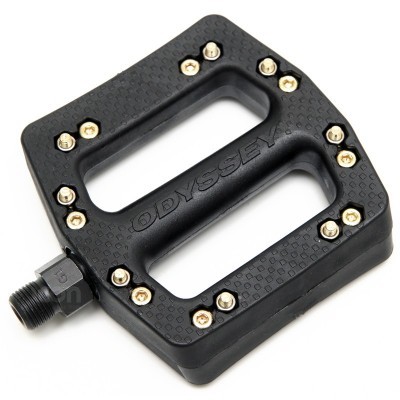 Pedal de bicicleta preto ODYSSEY com pinos metálicos dourados e eixo preto.