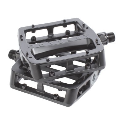 Par de pedais de bicicleta preto com pinos para aderência