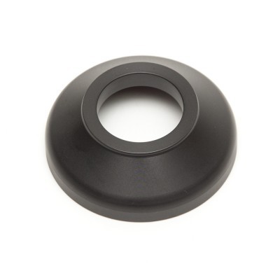 Objeto preto redondo convexo com orifício central