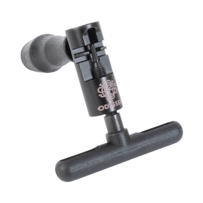 Ferramenta preta com pega texturizada e texto Odyssey