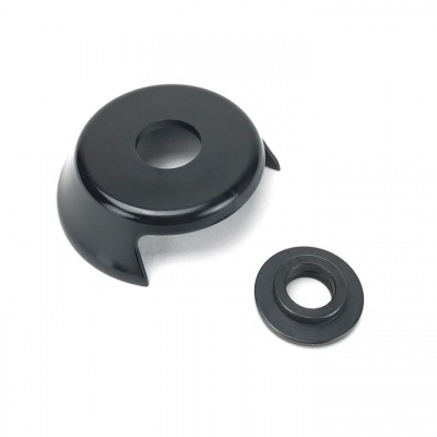 Peças metálicas redondas pretas com orifício central