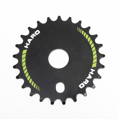 Roda dentada preta de bicicleta com marca HARO e detalhes verdes