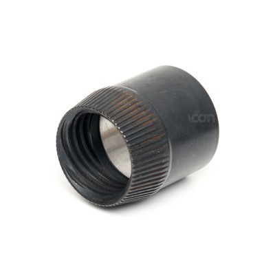 Adaptador cilíndrico preto com estrias à esquerda