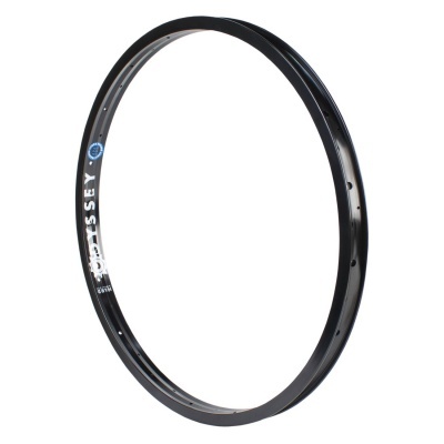 Aro de bicicleta preto com texto Odyssey e logotipo azul