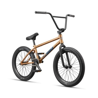Bicicleta BMX dourada com guiador preto e pneus pretos