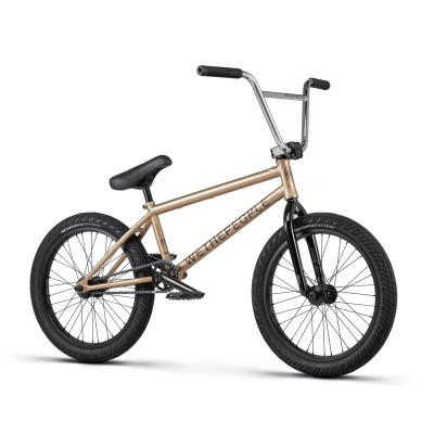 Bicicleta BMX em fundo branco com quadro bronze e pneus pretos