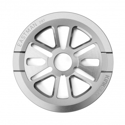 Roda dentada metálica prateada com inscrições EASTMAN 28T e KINK