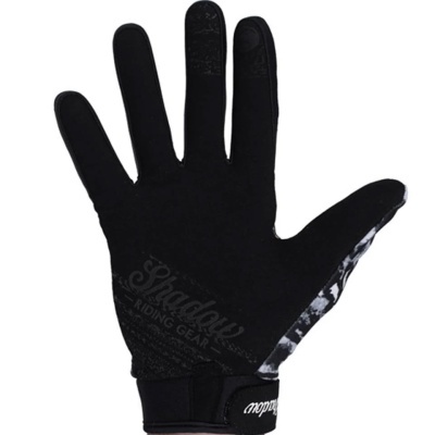 Luva preta para ciclismo com texto Shadow RIDING GEAR na palma e detalhes camuflados no polegar