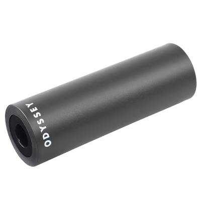 Peça cilíndrica preta com a marca ODYSSEY