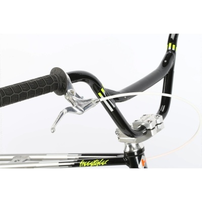 Guiador de bicicleta BMX preto com punho em borracha e travão manual prateado