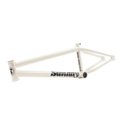 Quadro branco de bicicleta BMX com inscrições e logótipo em preto