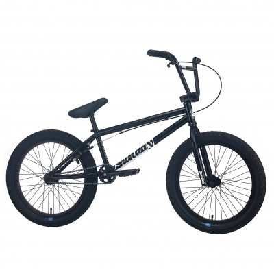 Bicicleta BMX preta com texto Sunday no quadro