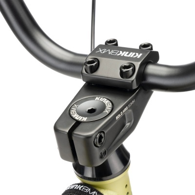 Mesa de direção de bicicleta preta com parafusos e texto KINK BMX