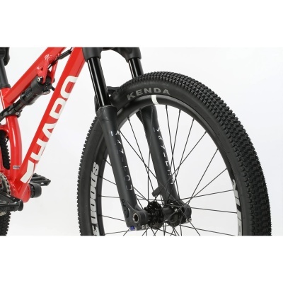 Bicicleta vermelha HARO com suspensão e pneu preto KENDA