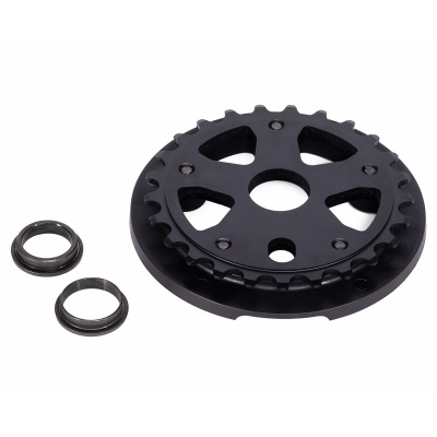 Engrenagem preta metálica com dois anéis de vedação sobre fundo branco