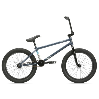 Bicicleta BMX azul e preta com pneus grossos