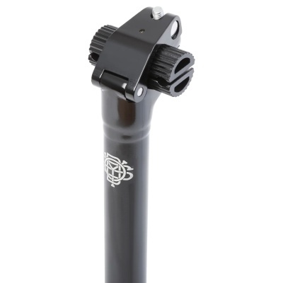 Assento de bicicleta preto com ajustador e logotipo branco