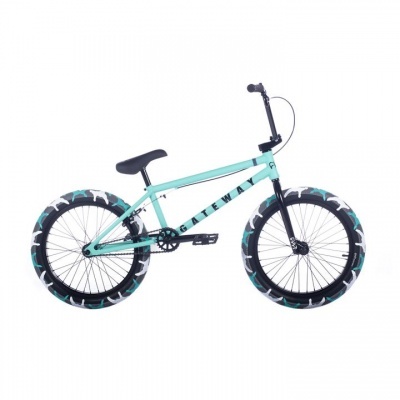 Bicicleta infantil azul turquesa com pneus pretos e detalhes coloridos