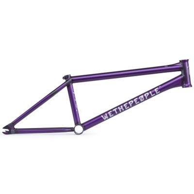 Estrutura de bicicleta roxa metálica com texto 'WETHEPEOPLE'