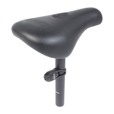 Selim de bicicleta preto com estrutura metálica e ajuste de aperto