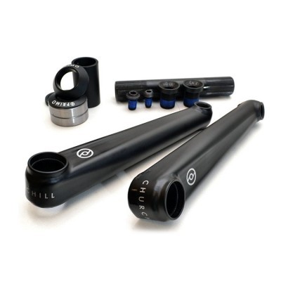 Componentes para bicicleta pretos com logos brancos e parafusos azuis em fundo branco