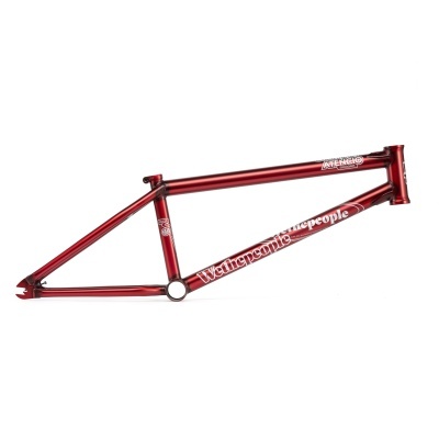 Estrutura de bicicleta metálica vermelha com texto branco