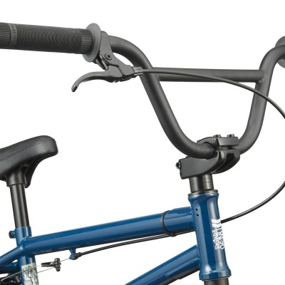 Quadro azul de bicicleta com guiador, punhos e selim pretos