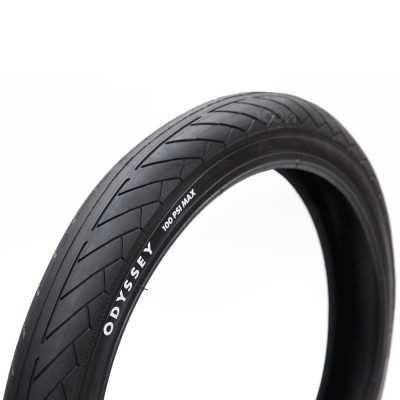 Pneu de bicicleta preto com texto branco ODYSSEY e 100 PSI MAX
