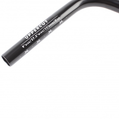 Guiador preto de bicicleta com texto branco UPPERCUT.