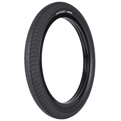 Pneu de bicicleta preto com inscrição branca ODYSSEY PATH