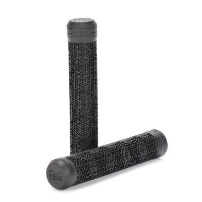 Conjunto de punhos de bicicleta pretos com textura geométrica e marca FIEND nas extremidades