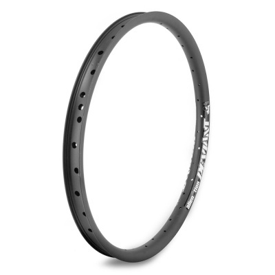 roda preta de bicicleta com furos para raios