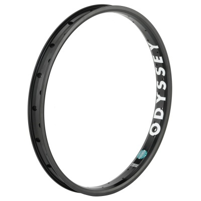 Aro de roda preto com texto Odyssey e furos para raios.
