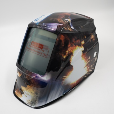 Máscara de soldadura com visor escuro e decoração de faúlhas e fogo