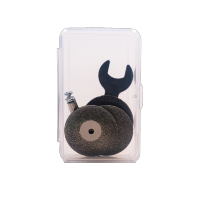 Acessórios para ferramenta em caixa transparente com discos de corte e chave preta