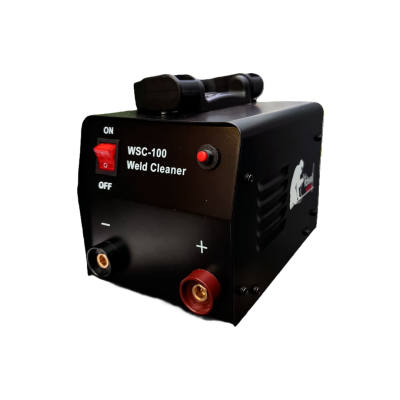 Máquina preta de limpeza para soldas WSC-100 com botão vermelho e conexões preta e vermelha