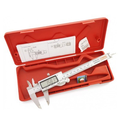 Calibrador digital com visor LCD dentro de caixa vermelha