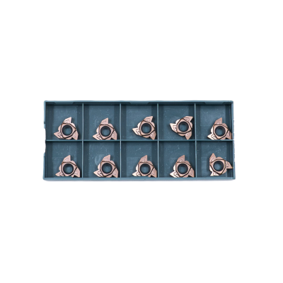 Caixa cinzenta com inserts metálicos triangulares cor cobre com disco preto central