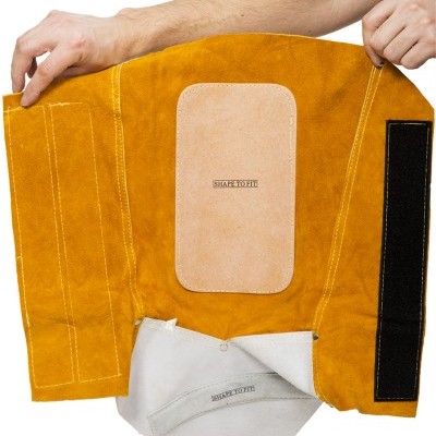 Avental ou protetor em camurça amarela com texto SHARP TOOTH